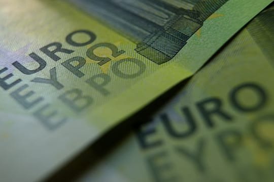 Um Negativzinsen zu umgehen, horten immer mehr Menschen Bargeld.