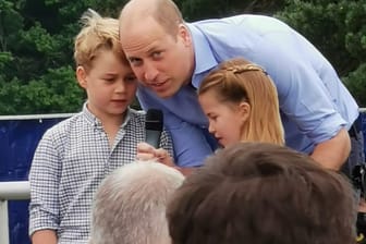 Prinz William mit seinen Kindern Prinz George und Prinzessin Charlotte bei einem Spendenlauf: Die drei haben das Startsignal für die Teilnehmerinnen und Teilnehmer gegeben.