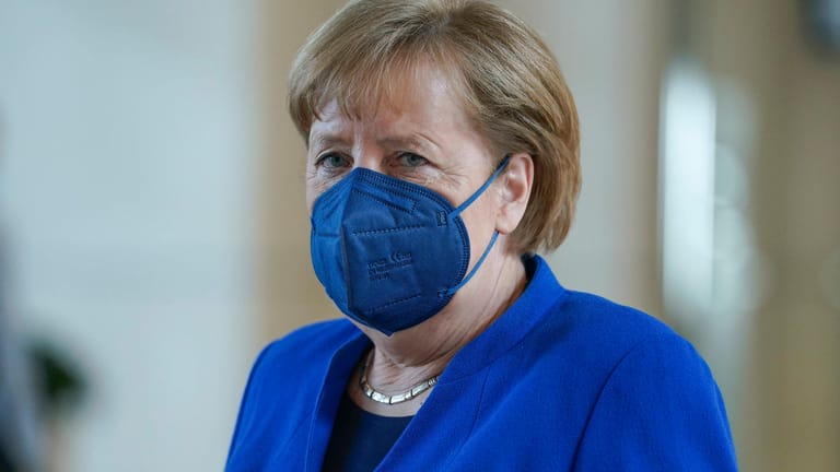 Angela Merkel: Ärztinnen und Ärzte, Pflegekräfte und andere Mitarbeiter seien seit Monaten an die physischen und psychischen Grenzen gegangen.