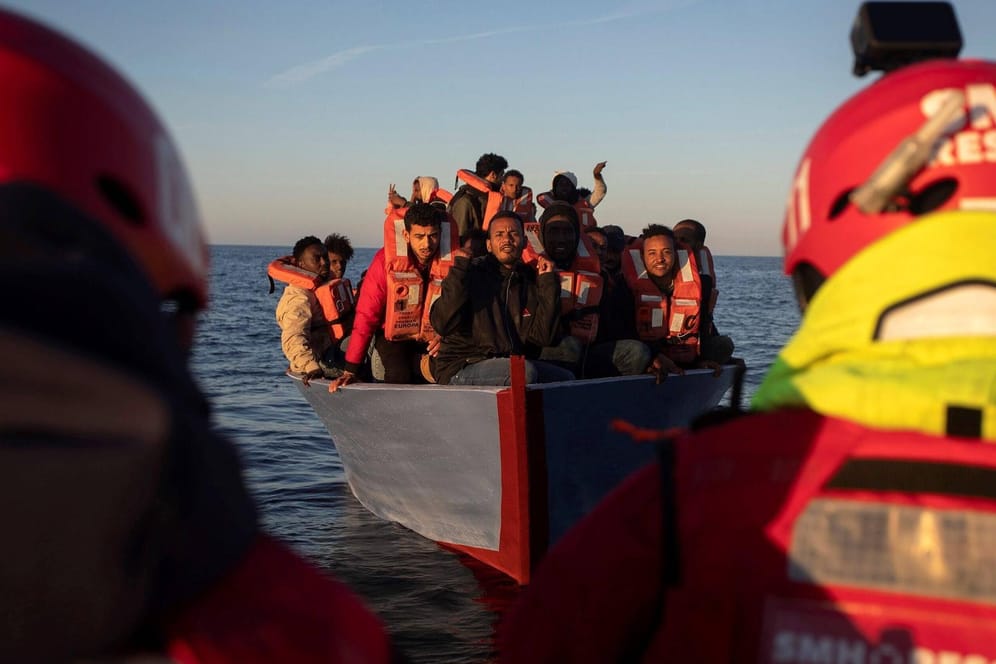 Migranten auf einem Boot: Seit 2016 gibt es den Flüchtlingsdeal mit der Türkei.
