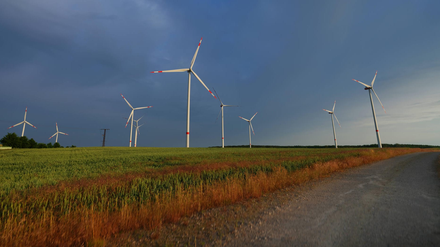 Windräder auf dem Land: Die Union will sie fördern, in Söders Bayern kommt der Ausbau nur schleppend voran.