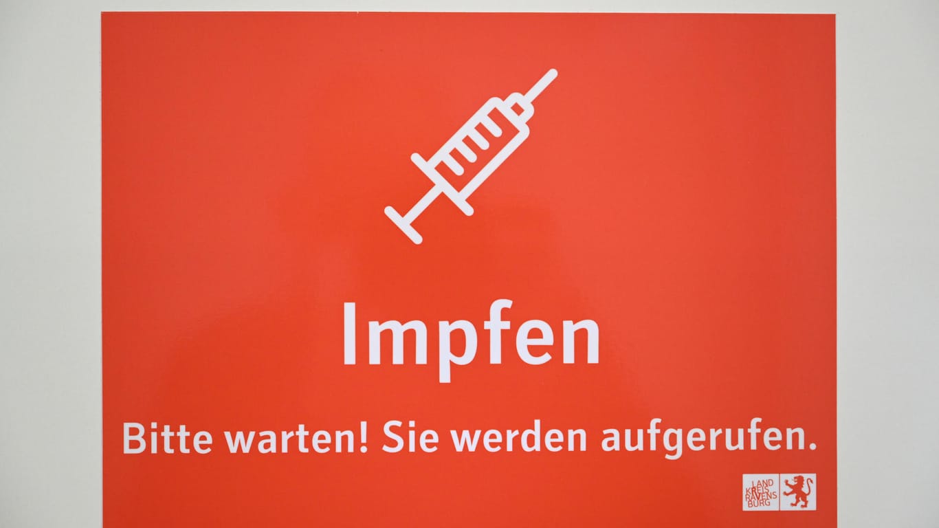 Ein Impfzentrum in Baden-Württemberg: Die bundesweite Inzidenz ist auf 8 gesunken.