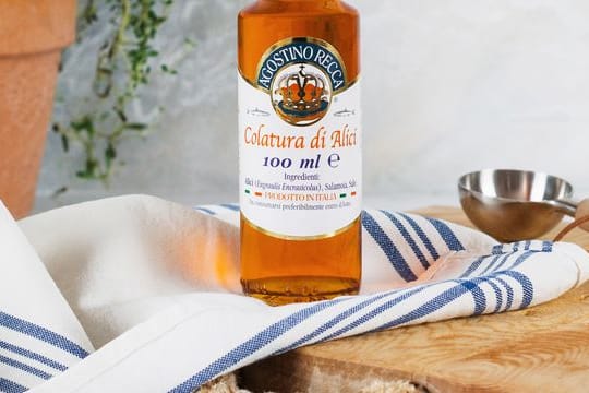 Fischsoße: Italiener schwören auf das Gewürzkonzentrat "Colatura di Alici", frei übersetzt Sardellentropfen.