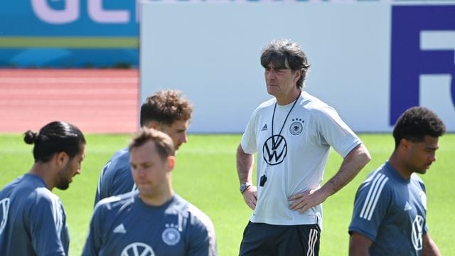 Bundestrainer Joachim Löw wird vor dem Spiel gegen Ungarn bei den erprobten Abläufen bleiben.