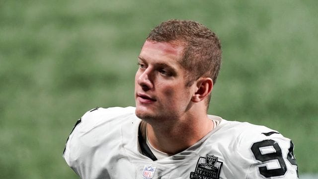 Als erster aktiver NFL-Profi hat Carl Nassib seine Homosexualität öffentlich gemacht. Als erster aktiver NFL-Profi hat Carl Nassib seine Homosexualität öffentlich gemacht.