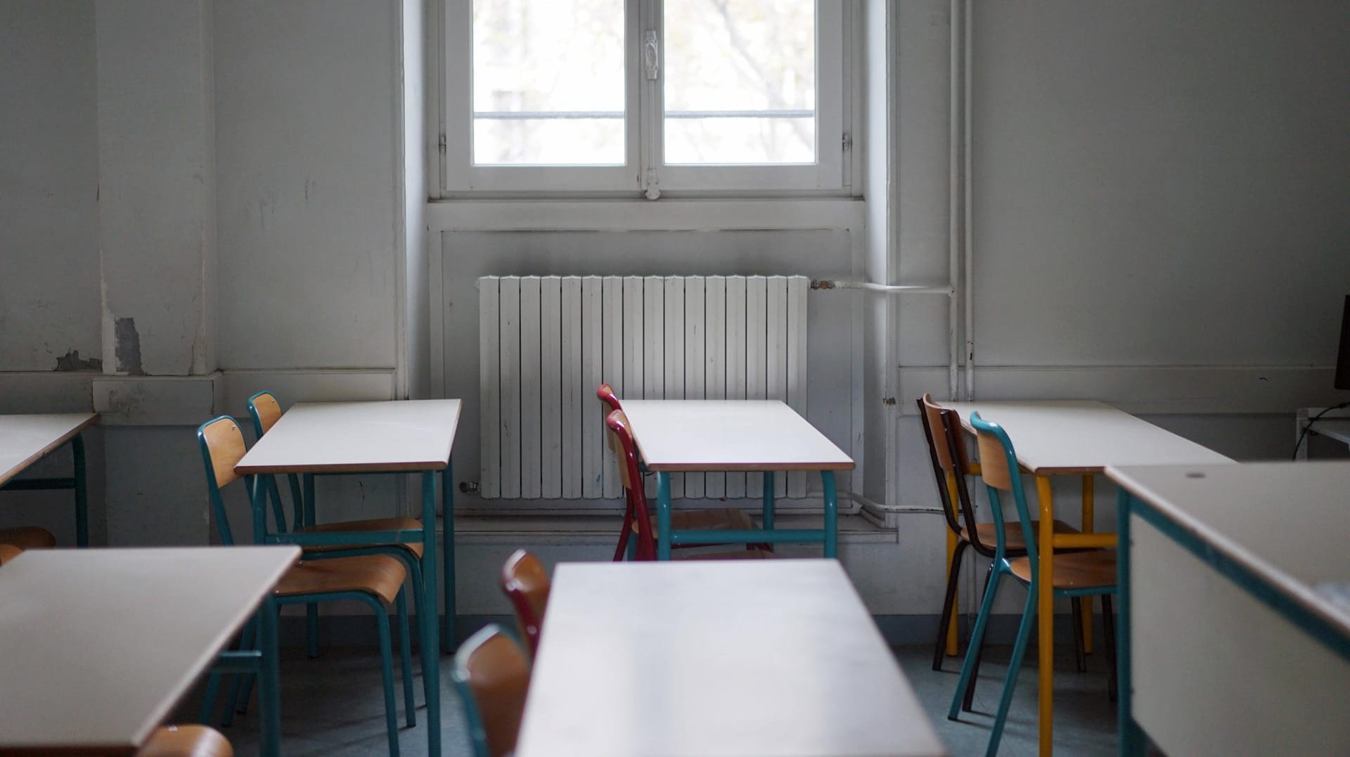 Leerer Klassenraum: In Bayern beginnt der Prozess um eine mögliche Vergewaltigung zwischen zwei Mitschülern (Symbolfoto).