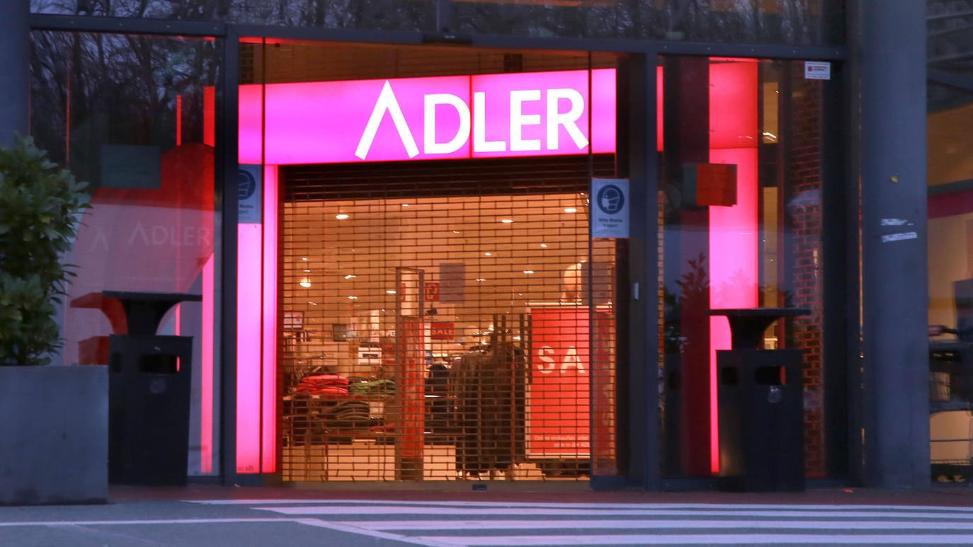 Ein Adler-Geschäft in Bochum: Während des Lockdowns mussten die Filialen der Kette schließen.