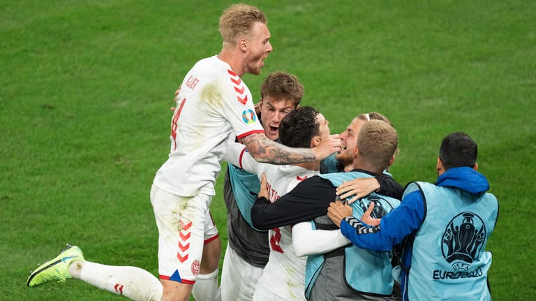 Jubel der Dänen: Die Mannschaft hat gegen Russland gewonnen, Zuschauer warfen ARD-Reporter Bartels Parteilichkeit vor.