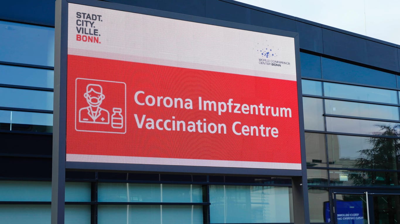Das World Conference Center in Bonn (Archivbild): Nach einem Impfstoffengpass finden wieder Erstimpfungen gegen das Coronavirus statt.