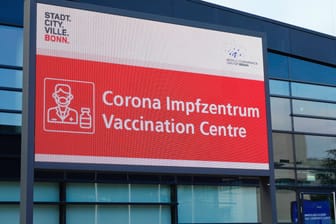 Das World Conference Center in Bonn (Archivbild): Nach einem Impfstoffengpass finden wieder Erstimpfungen gegen das Coronavirus statt.