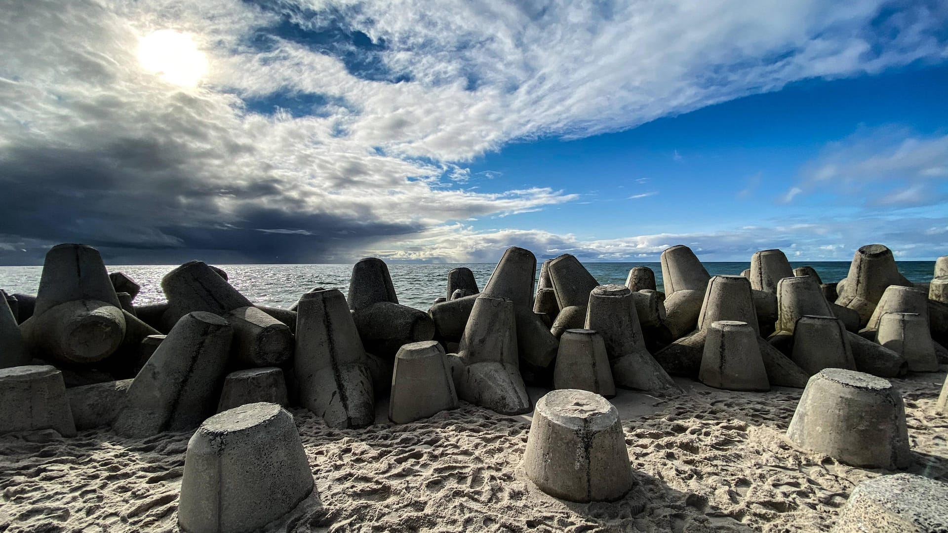 Hörnum: Die Wellenbrecher aus Beton sollen hier den Strand vor den Gewalten der Nordsee schützen.