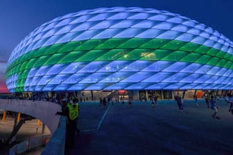 Die Münchner Allianz Arena vor dem Deutschland-Spiel gegen Frankreich: Die Uefa hat nun die geplante Regenbogen-Beleuchtung untersagt.