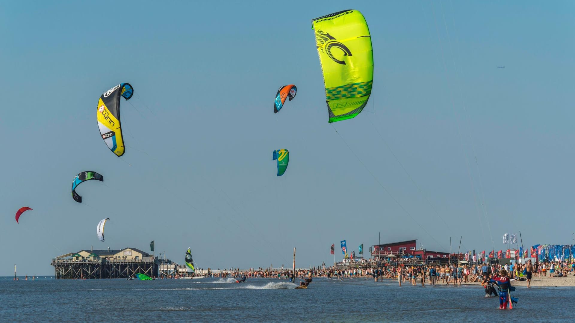 Sankt Peter-Ording: Vor der Corona-Pandemie fand hier jedes Jahr der Kitesurf-World-Cup statt.