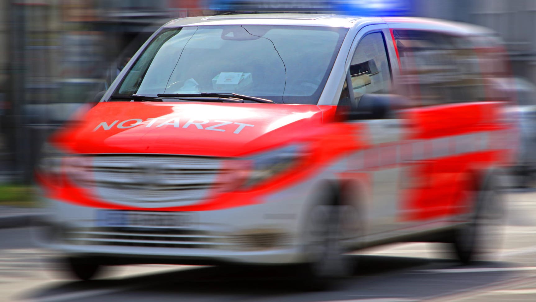 Rettungsdienst in der Stadt. Der Rettungsdienst mit einem Notarzt der Feuerwehr Essen im Einsatz Essen Nordrhein-Westfal
