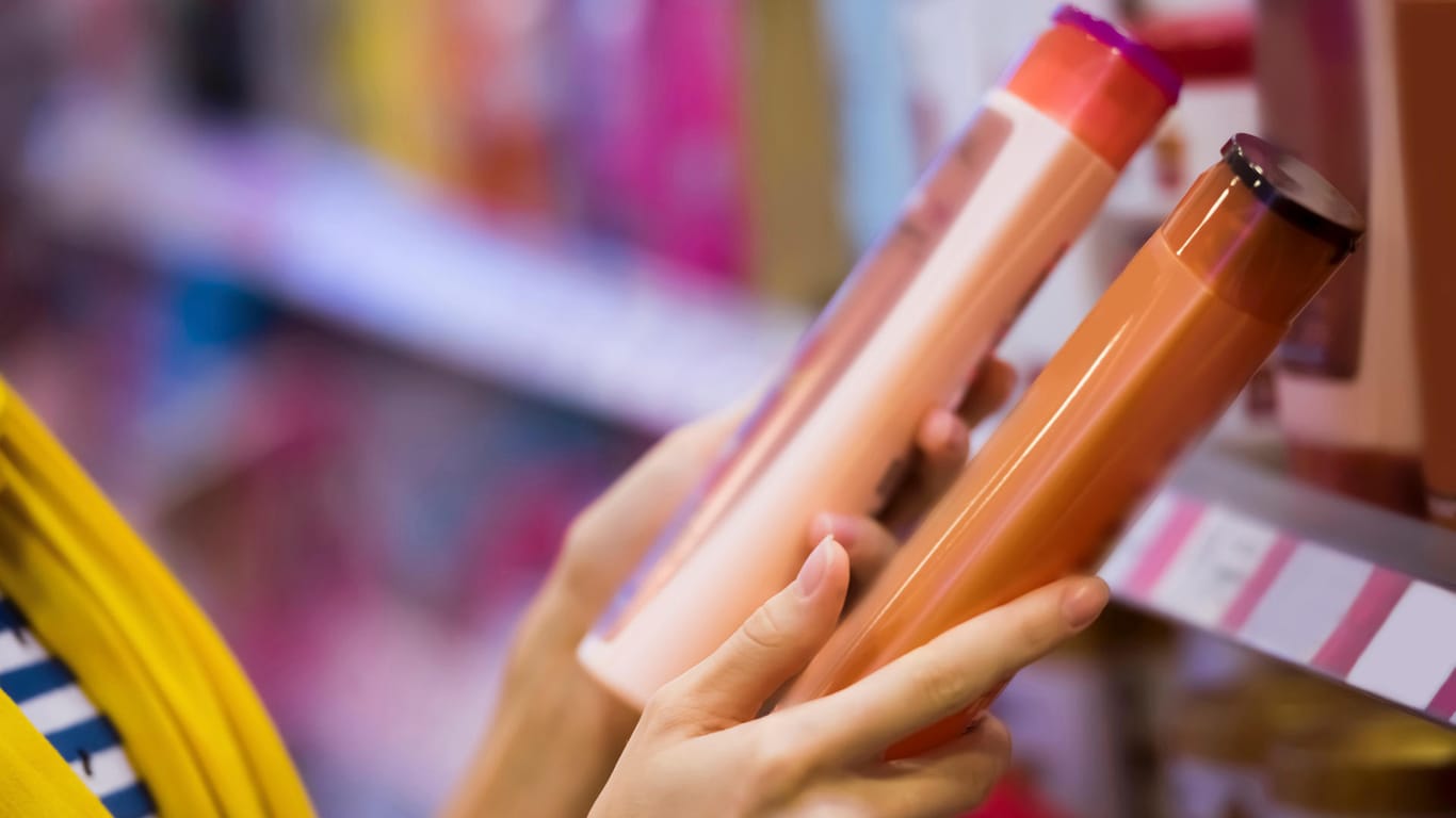 Shampoo: Bei insgesamt 20 Produkten für coloriertes Haar hat "Öko-Test" die Inhaltsstoffe genauer angesehen.