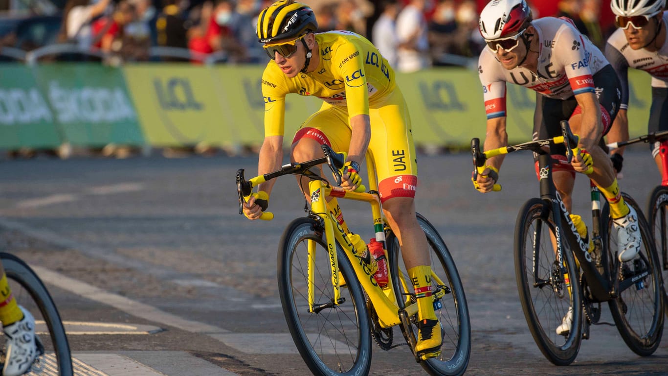 Tadej Pogacar (M.): Der Slowene gewann die Tour de France im Vorjahr.