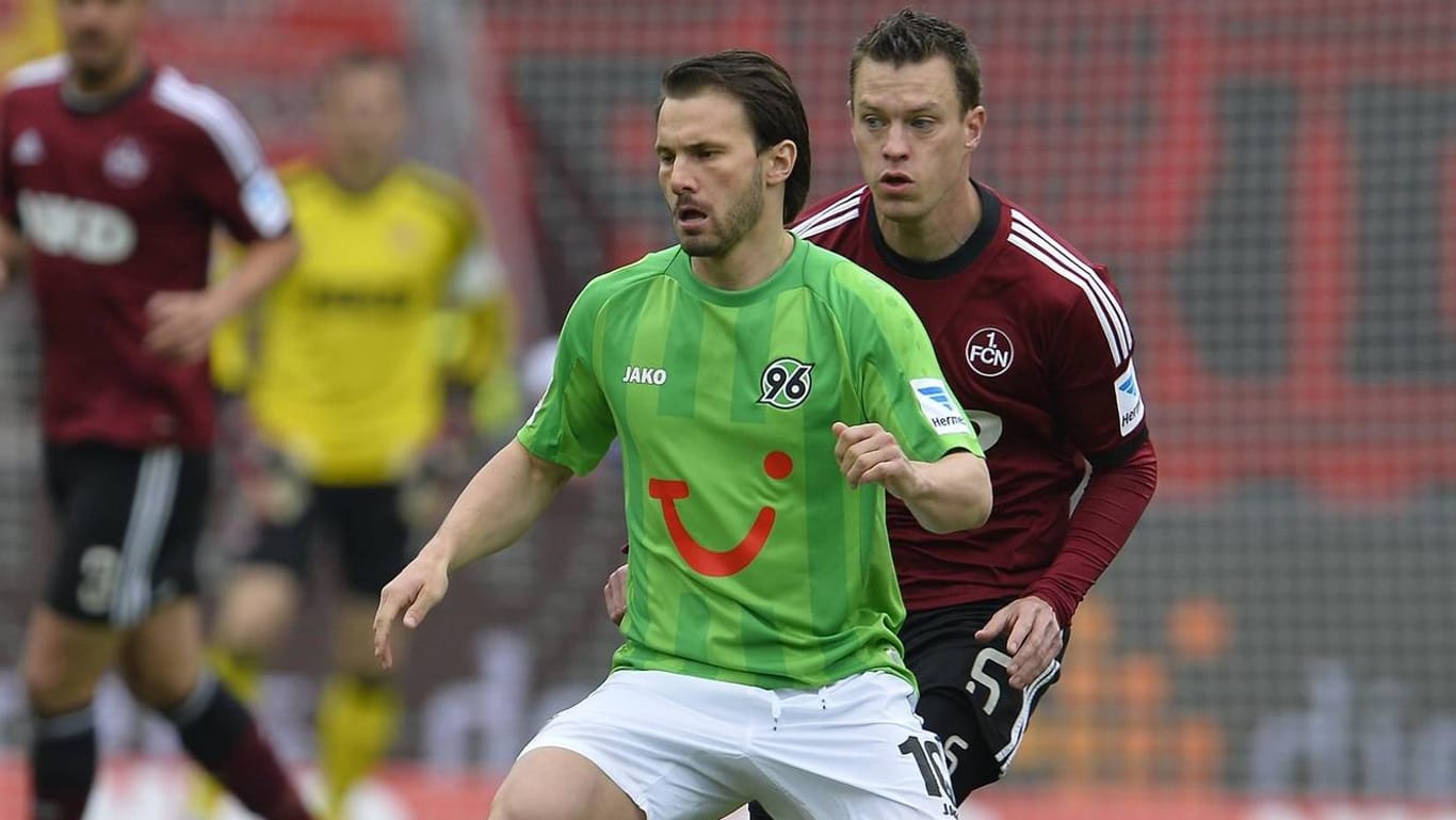 So kennen ihn die Bundesliga-Fans: Szabolcs Huszti (in grün) im Trikot von Hannover 96.