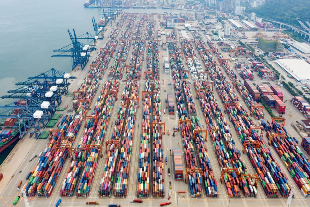 Container am Hafen von Yantian (Symbolbild): An der Südküste Chinas stauen sich die Schiffe.