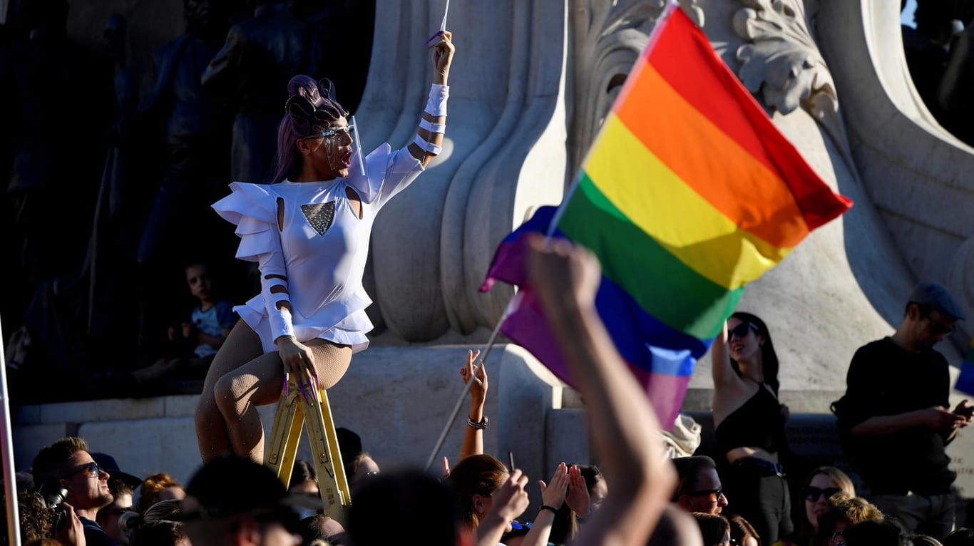Proteste in der ungarischen Hauptstadt Budapest: Das Gesetz sieht unter anderem ein Verbot von Werbung vor, in der Homosexuelle oder Transsexuelle als Teil einer Normalität erscheinen.