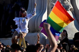 Proteste in der ungarischen Hauptstadt Budapest: Das Gesetz sieht unter anderem ein Verbot von Werbung vor, in der Homosexuelle oder Transsexuelle als Teil einer Normalität erscheinen.