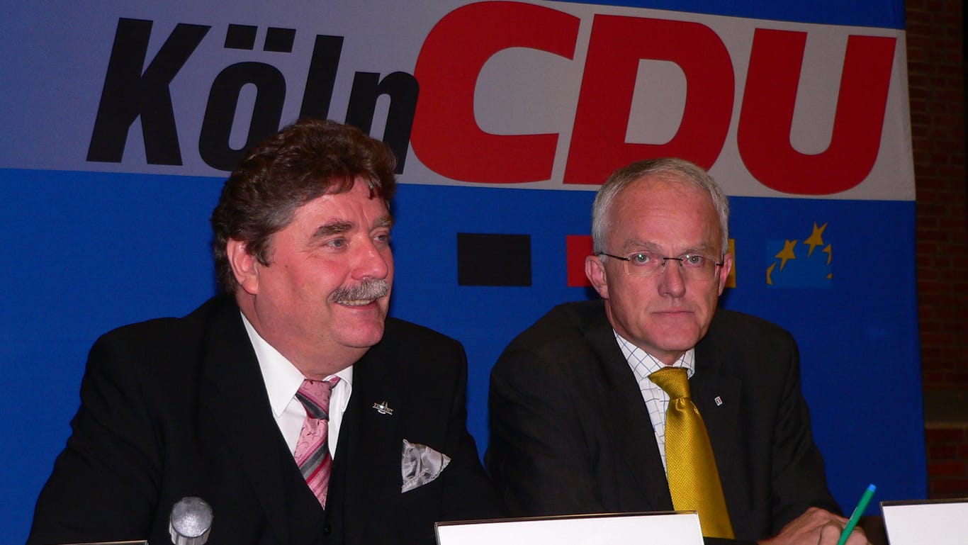 Fritz Schramma mit dem ehemaligen Ministerpräsidenten von NRW, Jürgen Rüttgers auf einem CDU-Parteitag (Archivbild): Mit dem Verhalten seiner Partei in Köln kann Schramma nicht mehr viel anfangen.