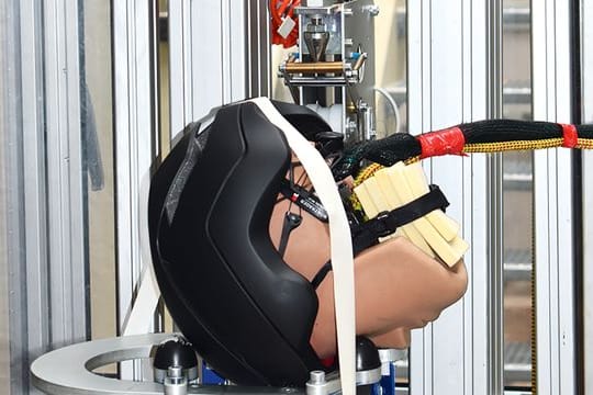 Autsch: Der Dummy spürt keinen Schmerz.