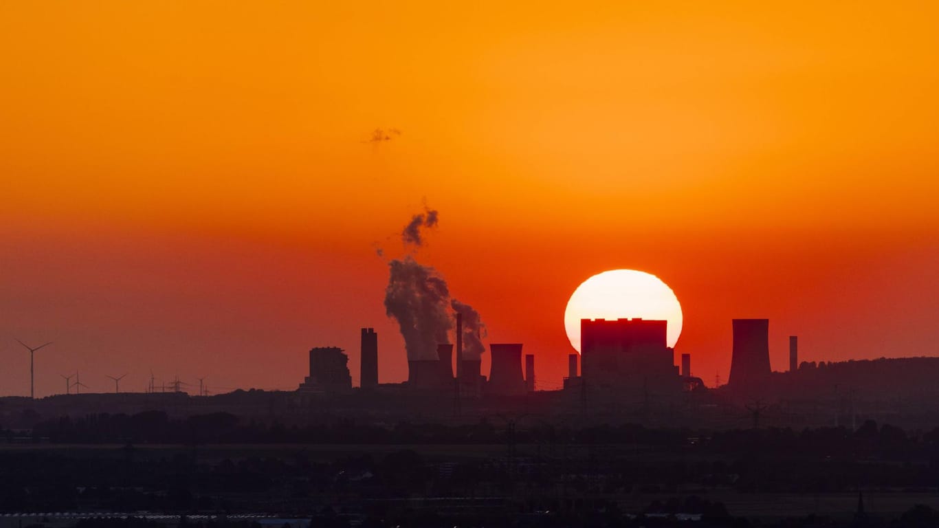 Das Kraftwerk Neurath (Symbolbild): Der Weltklimarat warnt in einem Bericht vor einer Erderwärmung von über 1,5 Grad.