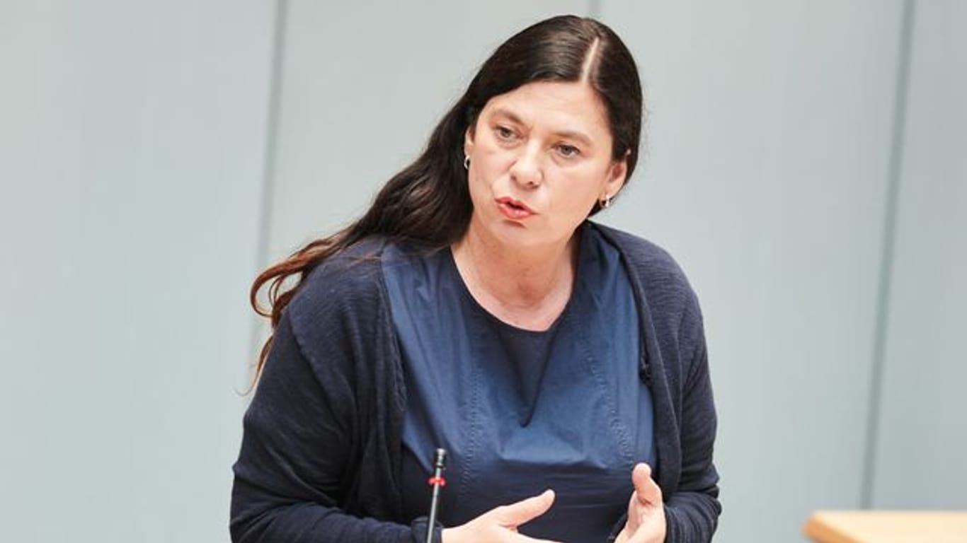 Sandra Scheeres (SPD) spricht im Abgeordnetenhaus