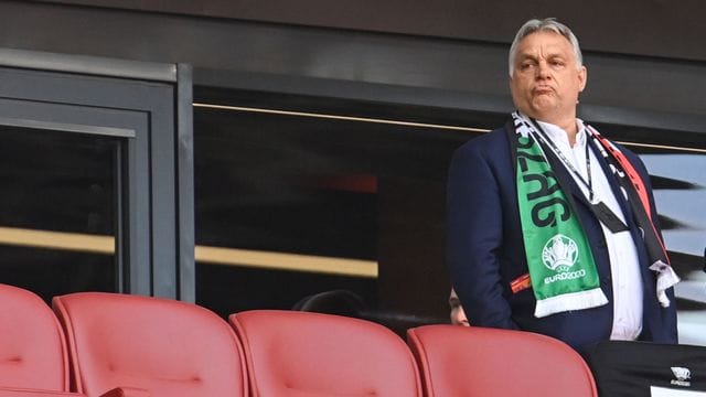 Wird nach dpa-Informationen in München auf der Tribüne fehlen: Ungarns Ministerpräsident Viktor Orban. Wird nach dpa-Informationen in München auf der Tribüne fehlen: Ungarns Ministerpräsident Viktor Orban.