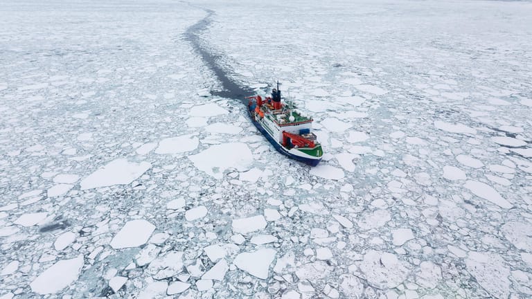 Das Schiff "Polarstern" im arktischen Meer: Die Expedition "Mosaic" ist die größte Polarexpedition in der Geschichte gewesen.