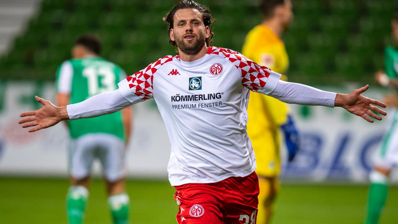 Kapitän der Nationalmannschaft Ungarns: Der Mainzer Stürmer hat seinen Vertrag beim FSV um ein Jahr verlängert.