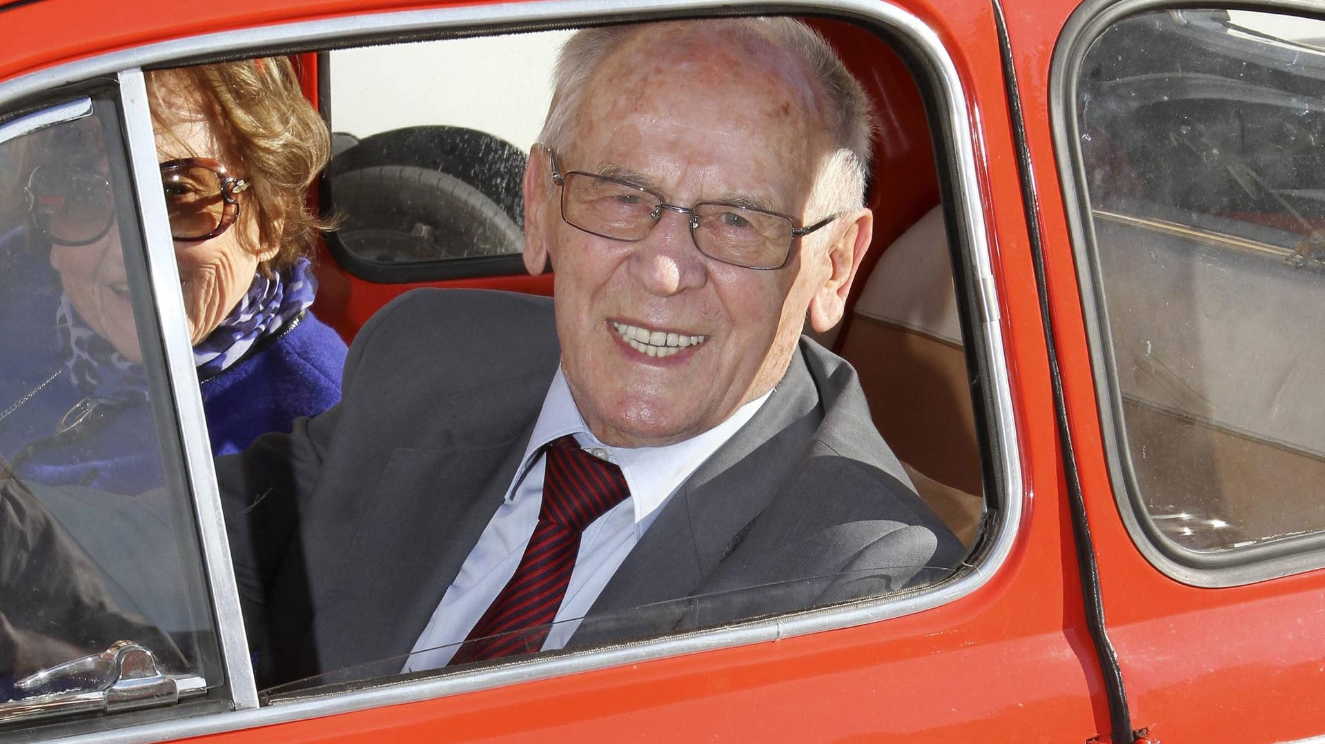 Er wurde auch schon Rallye-Europameister: Ein fröhlicher Sobieslaw Zasada im Jahr 2012. Er wurde auch schon Rallye-Europameister: Ein fröhlicher Sobieslaw Zasada im Jahr 2012.