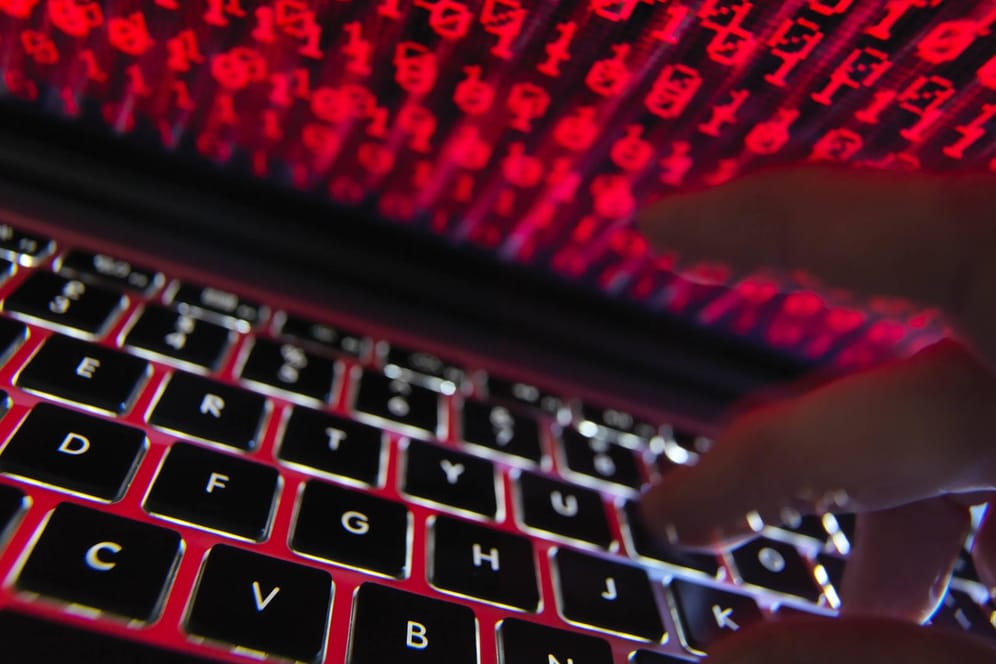 Symbolische Darstellung für einen Hackerangriff: Die EU will eine Einheit gegen Cyberangriffe aufbauen.