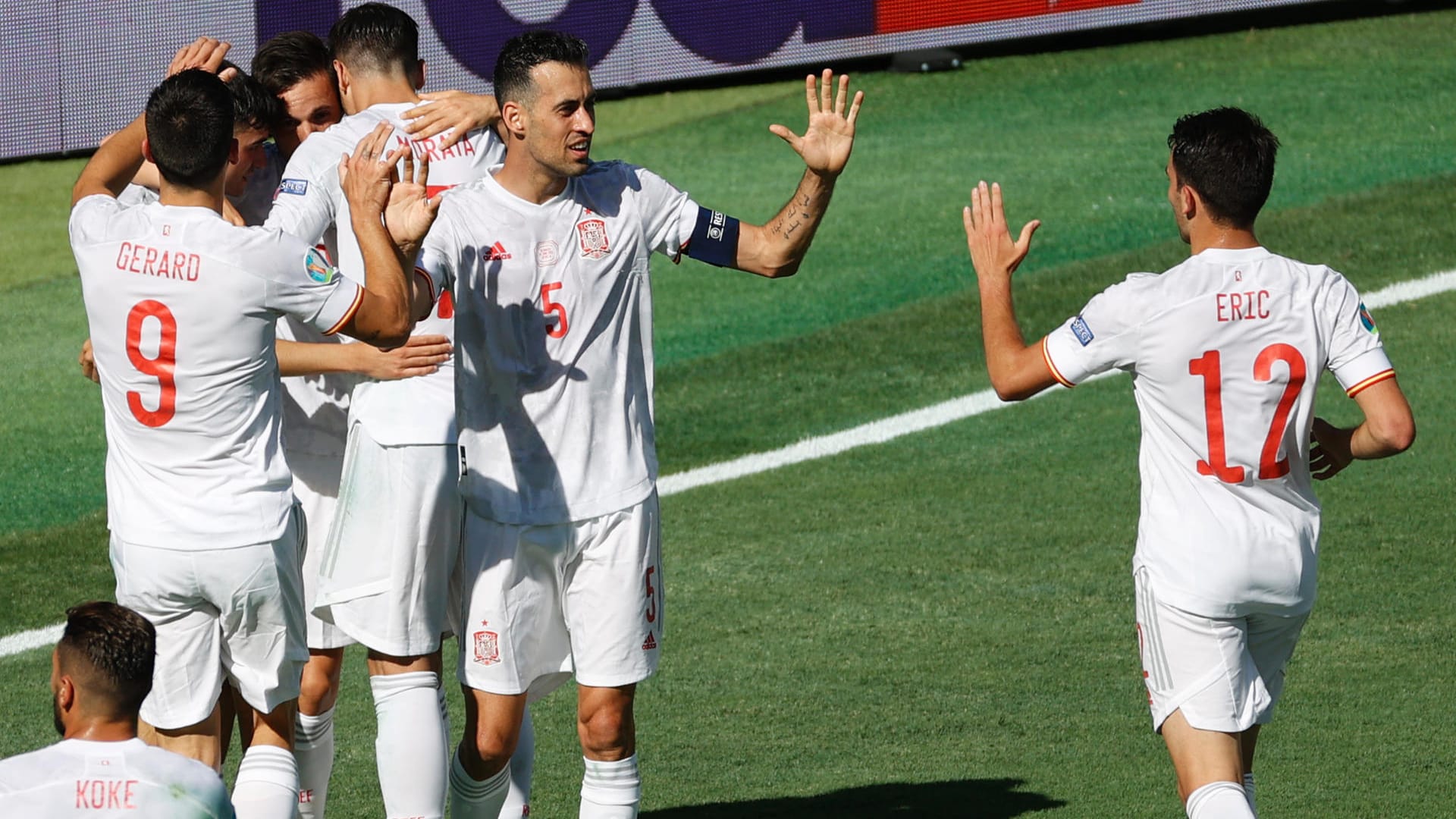 Spanien jubelt über den Achtelfinal-Einzug.