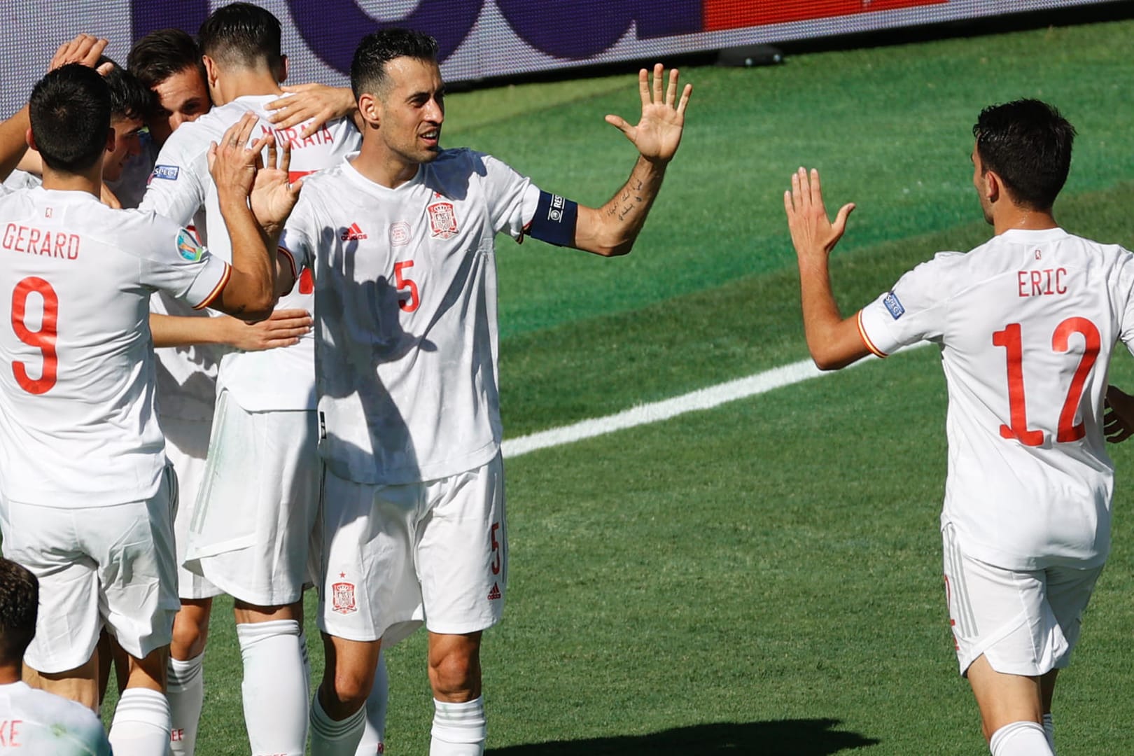 Spanien jubelt über den Achtelfinal-Einzug.