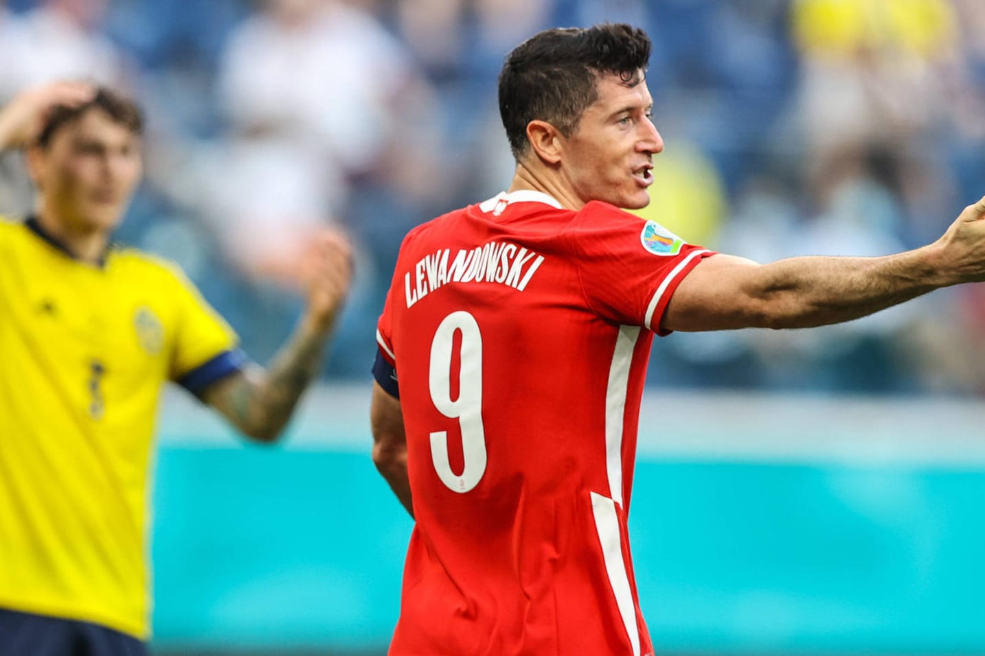 Robert Lewandowski (r.): Der polnische Stürmer ist mit seinem Team ausgeschieden.