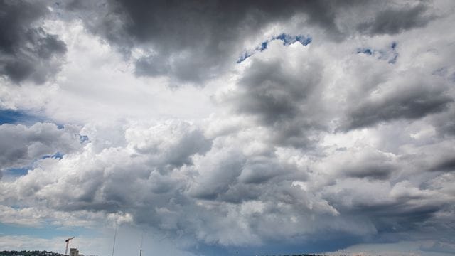 Dunkle Wolken über Stuttgart