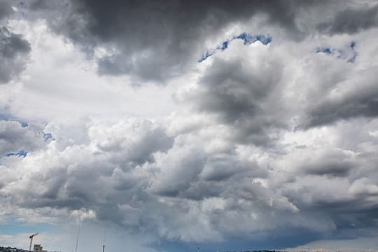 Dunkle Wolken über Stuttgart