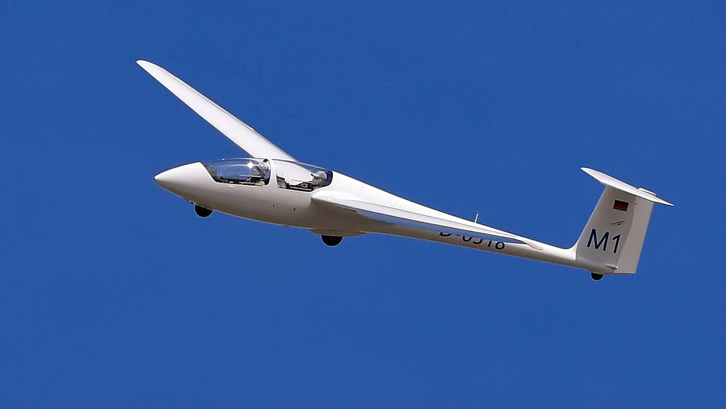 Segelflugzeug am Himmel (Archivbild): In Eschwege ist ein Flieger auf den dortigen Flugplatz gestürzt. Segelflugzeug am Himmel (Archivbild): In Eschwege ist ein Flieger auf den dortigen Flugplatz gestürzt.