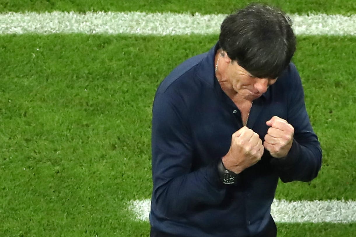 Joachim Löw: Der Bundestrainer musste bis zum Schluss der Partie um das Weiterkommen zittern.