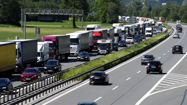 Stau: Eine Blockabfertigung soll eine Gefahr verringern.