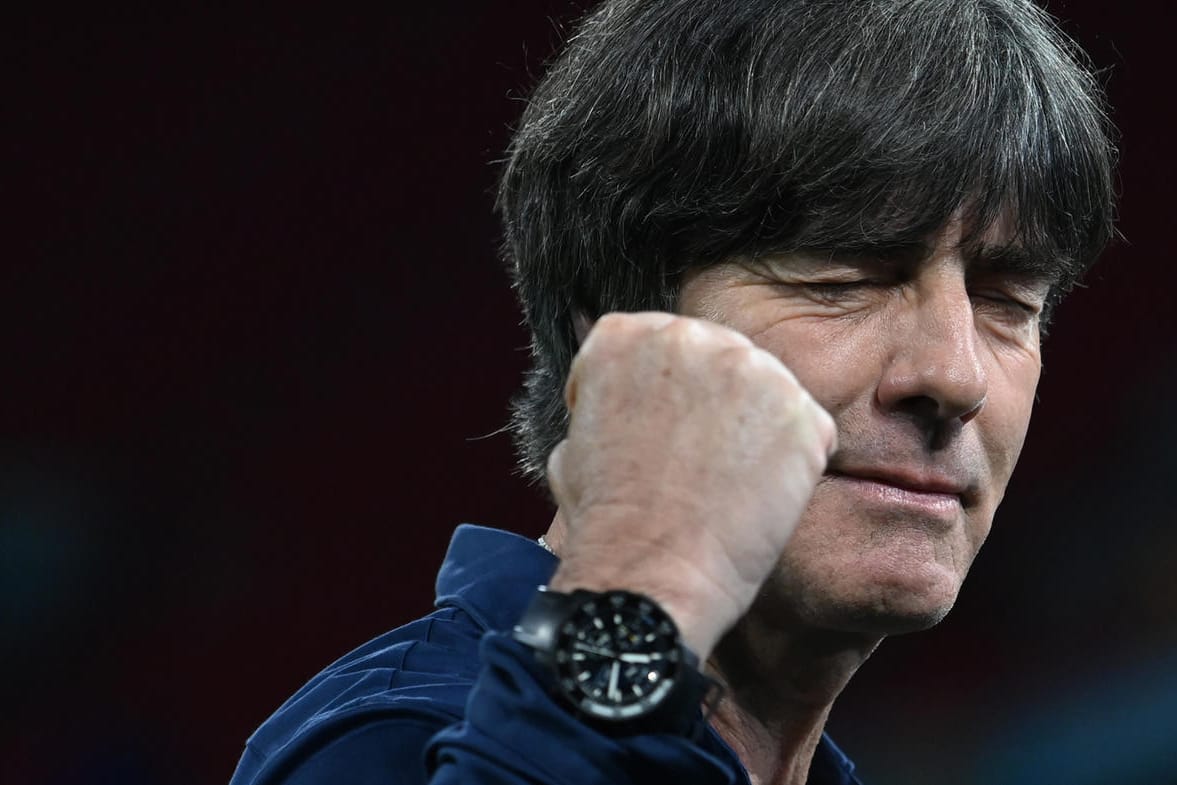 Bundestrainer Jogi Löw ist gestern Abend mit einem blauen Auge davongekommen.