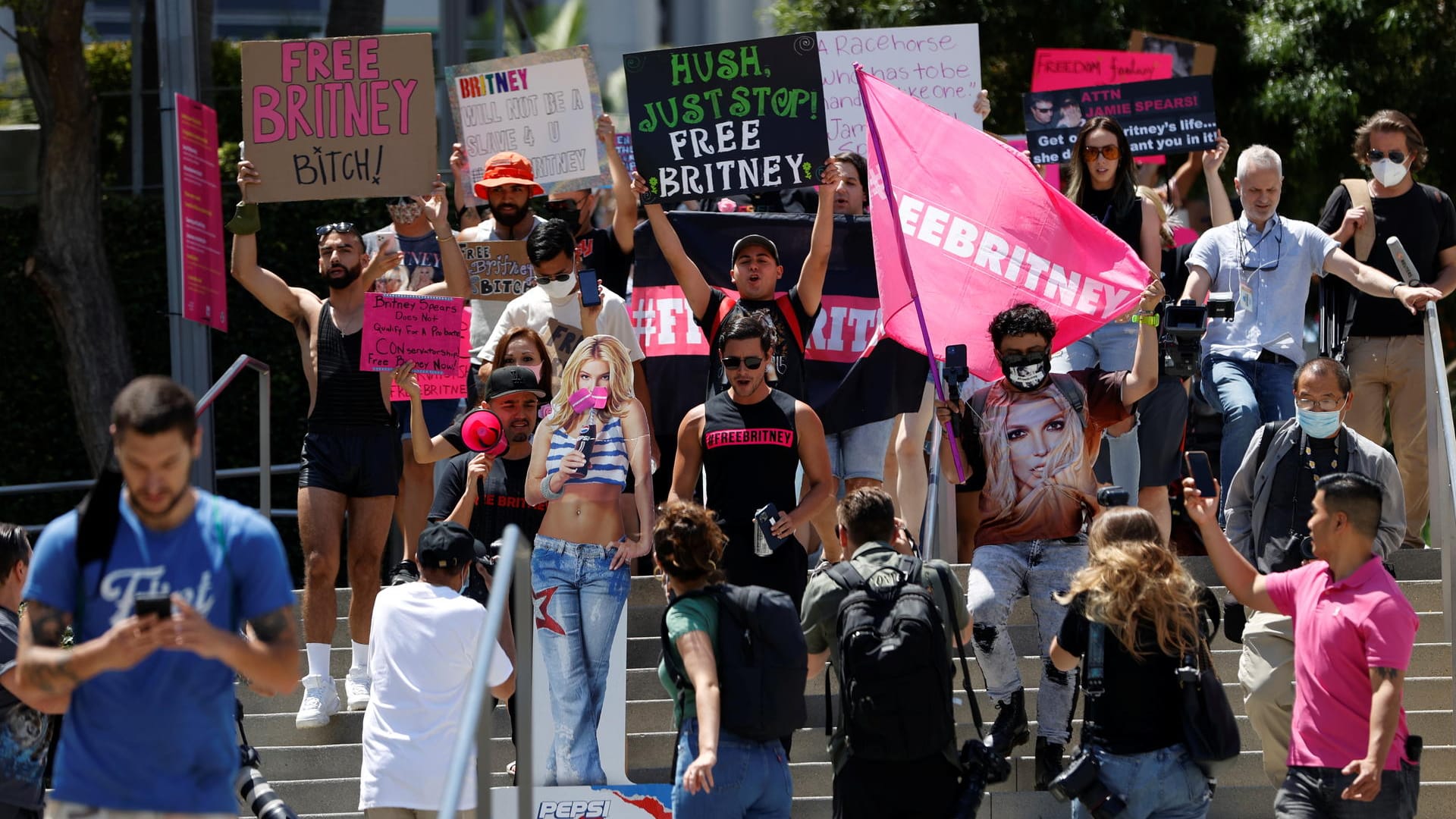 Fans von Britney Spears vor dem Gericht in Los Angeles.