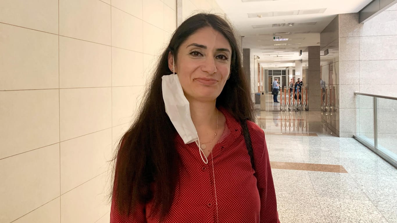 Die in der Türkei festgehaltene Kölnerin Gönül Örs im Gericht Caglayan (Achivbild): Sie wurde zu einer mehrjährigen Haftstrafe verurteilt, darf aber ausreisen.