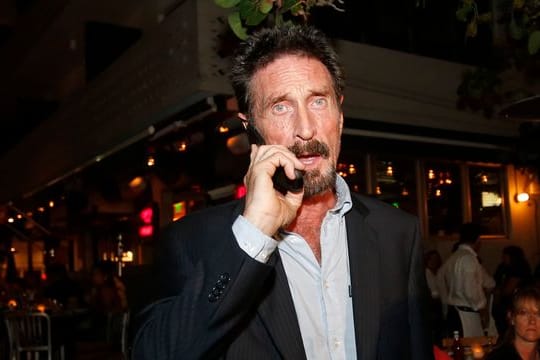 John McAfee, hier im Jahr 2012, wurde laut Medienberichten tot in einem spanischen Gefängnis aufgefunden.