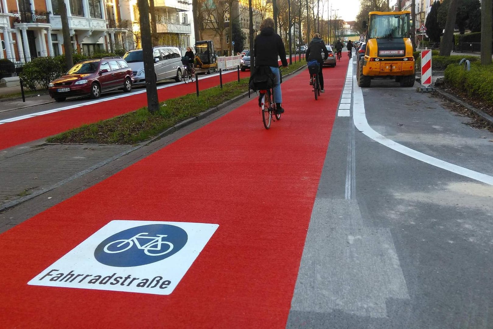 Diese Bremer Fahrradstraße ist nicht zu übersehen – die eindeutige Markierung verspricht Sicherheit.