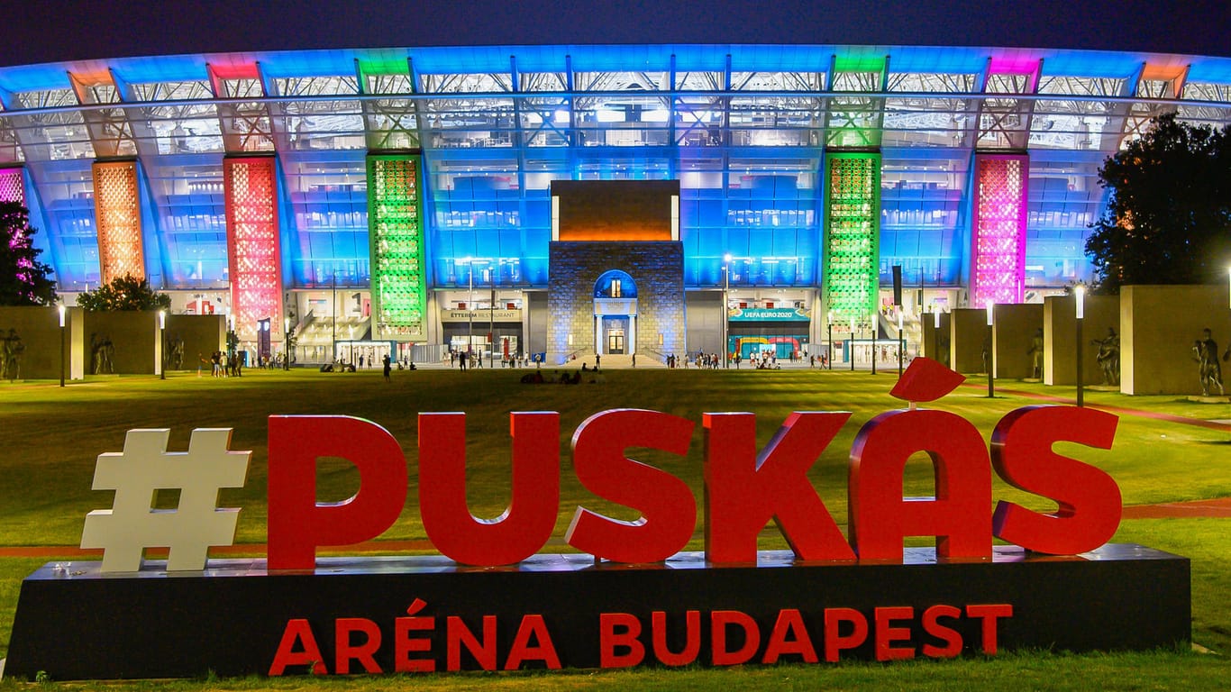 Bunt beleuchtet: Die Puskas-Arena in Budapest am Mittwochabend beim Spiel zwischen Portugal und Frankreich.