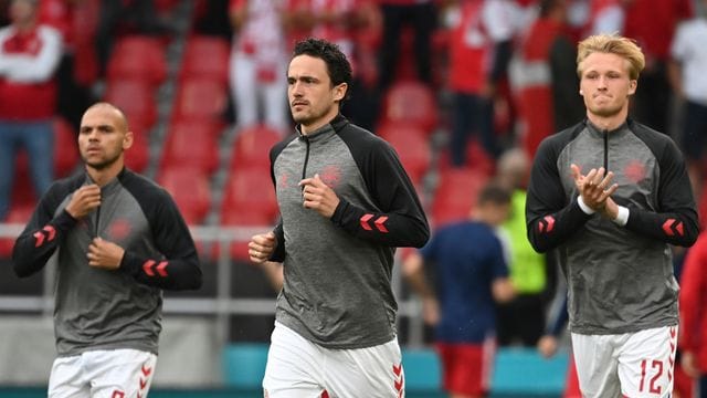 Dänemarks Thomas Delaney (M) hofft auch in Amsterdam auf die Unterstützung der Fans.