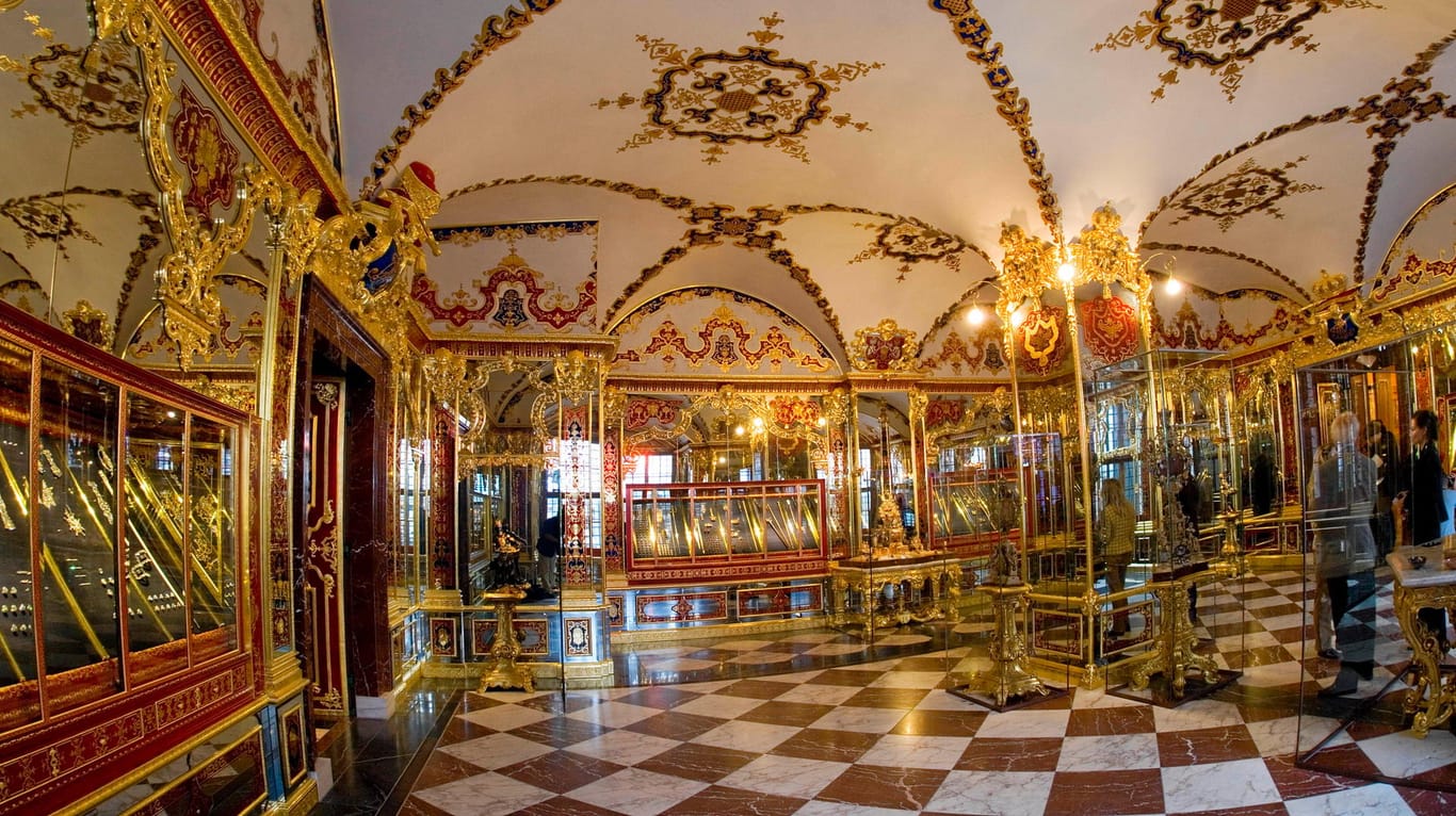 Das Juwelenzimmer im Grünen Gewölbe: Die Dresdner Schatzkammer ist als eine der reichsten Schatzkammern Europas bekannt.