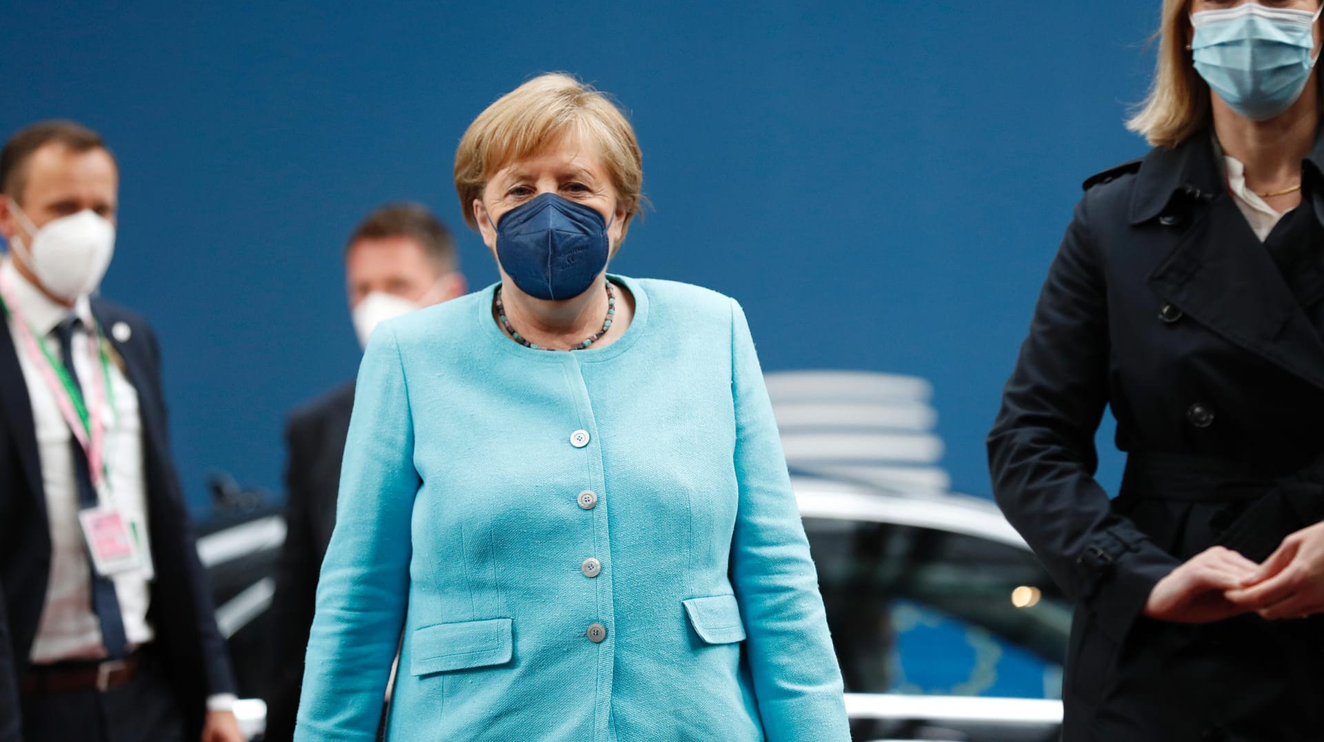 Morgens Berlin, mittags Brüssel: Nachdem Bundeskanzlerin Angela Merkel ihre voraussichtlich letzte Regierungserklärung im Bundestag gehalten hat, ist sie zum EU-Gipfel in die belgische Hauptstadt gereist.